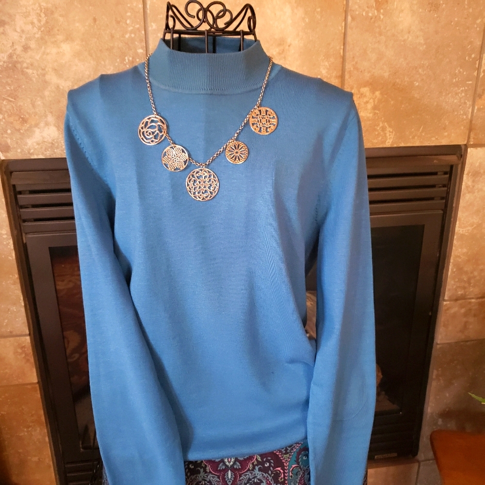 💙August Silk mock turtleneck
